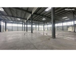 Local bureaux 3 428 m²