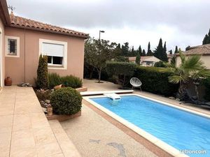 Maison de plain-pied avec piscine