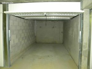 Grand Box fermé dans résidence sécurisée