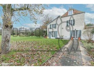 Propriété 11 pièces 251 m²