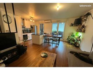 Oullins Hyper-centre - Superbe T3 rénové de 64 m² avec Terrasse plein sud de 18 m²  ascens