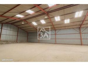 Hangar 3 pièces 605 m²