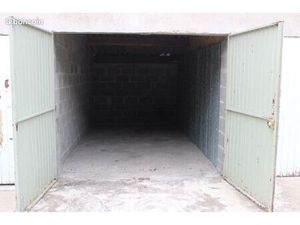 Box fermé de 20 m2 à louer