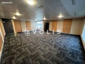 Bureau 144 m²