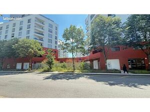 Boutique 411 m² CHAMPS SUR MARNE