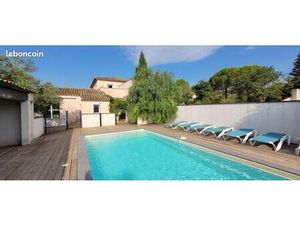 Villa 5 chambres dont 2 en rez de chaussee  sejour de 50 m2  sur terrain clos arbore et pi