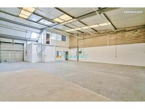 Local d'activité 220 m²