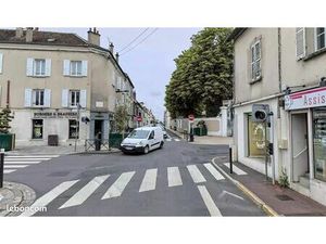 Boutique 100 m² MELUN