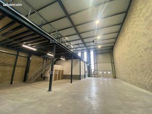 Local industriel 1 803 m²