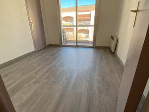 Bureau dans cabinet paramédical 06