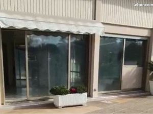 Local commercial rez de chaussée 37 m² avec vitrine