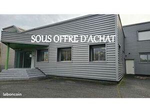 Local industriel 879 m²