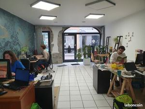 Coworking / bureaux partagés associatifs