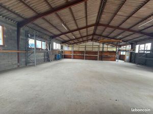 Dépôt Néronde 550m2