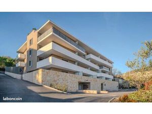 Place de parking (proche gare SNCF)