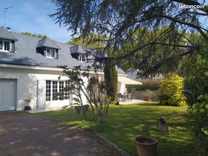 Maison au calme proche bourg - 5 chambres- 2 garages