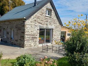 Maison rénovée chambre bureau terrain puits