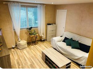 Chambre privée dans 3 pièces (49m2)