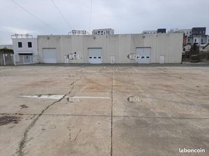 Local d'activité 1 300 m²