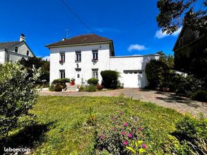 Maison Indépendante - Rénovée avec Grand Terrain