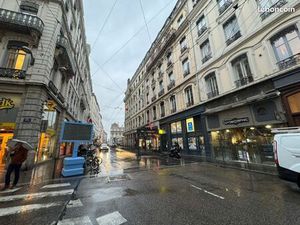 Commerce habillement/textile 30 m²