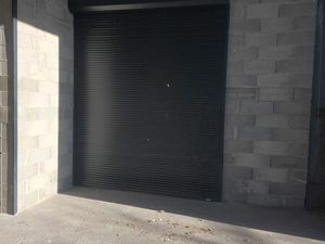 Hangar avec mezzanine