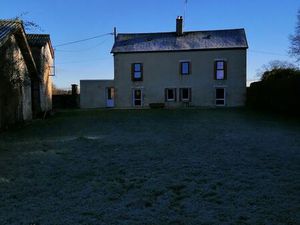 Maison dependances propriete atypique