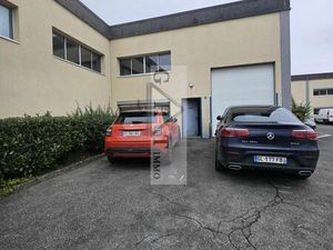 Local industriel 122 m²