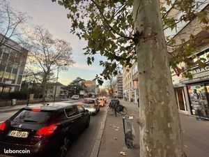 Commerce habillement/textile 45 m²