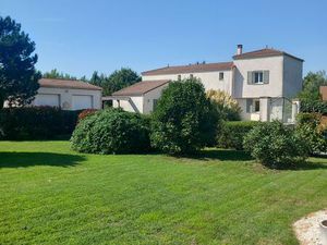 Spacieuse maison avec étage  dépendance et balcon ?