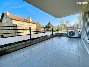 T3 meublé climatisé avec Terrasse  Garage  Piscine 69300 CALUIRE ET CUIRE
