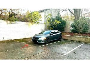 Place de parking extérieure sécurisée