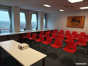 PLUS de 30 SOLUTIONS de BUREAUX et SALLES réunion/formation