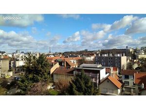 Studio avec vue dégagée  balcon  cave et parking