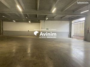 Local 1585 m² Saint-Maur-des-Fossés