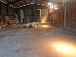 Local 230 m2 ( entrepôt)