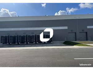 Local logistique 13 140 m²