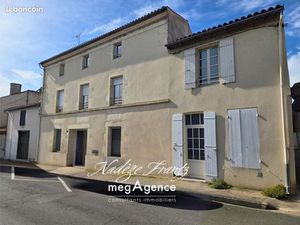 Immeuble 300 m² SAINT-JEAN-D'ANGELY