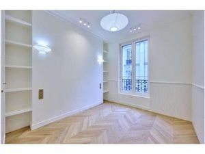 LOCAL PROFESSIONNEL DE 38 m2 avec 2 bureaux 1 salle d'attente 1 cuisine 1 salle de douche 