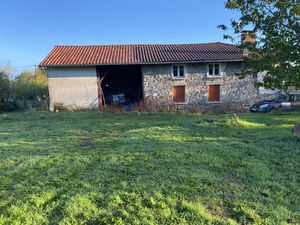 Grande grange de plus de 200m2 à Verneuil sur 2800m2 de terr