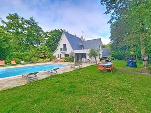Très belle maison de cinq chambres avec piscine chauffée à quelques minutes du centre de L