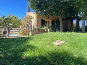 Maison de 180 m² de plain-pied T6 avec garage  piscine à MARSEILLE 13013