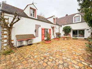 Maison de 6 pièces de 335 m² située à Villeneuve-les-Bordes