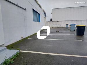 Local d'activité 233 m²