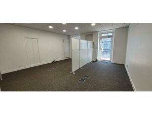 LOCAL COMMERCIAL OU DE BUREAUX