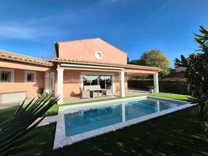 Maison à proximité du village