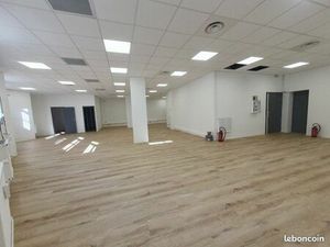 Bureaux rénovés 169 m² + cour privative + parkings – Montpellier Antigone