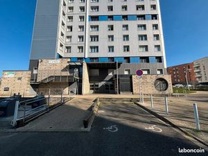 ◊ À louer – Local commercial ou bureaux – Tour Le Peclet  Saint-Nicolas