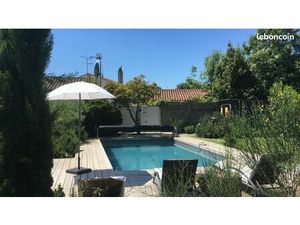 Maison plein sud avec piscine et dépendances