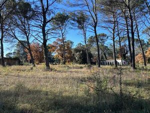 Terrain 9 000 m² + Bâti 200 m² – Zone UT – 15 min Aix en Provence